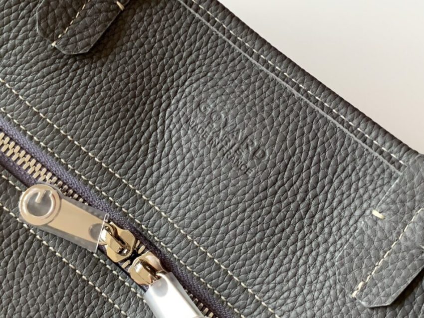 20200105_i1578155340_9960_4 Replica Goyard Hardy Grey - Image 9