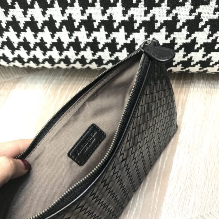 20200406_i1586150984_1133_5 Replica Bottega Veneta Envelope Pouch - Image 3