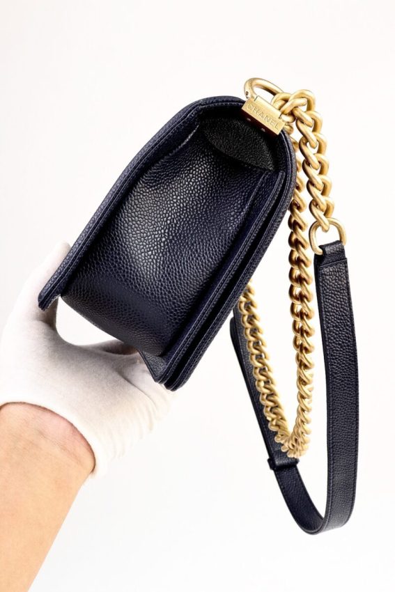 20210807_i1628332091_541_2 Replica CHANEL Le Boy Dark Blue - Image 2