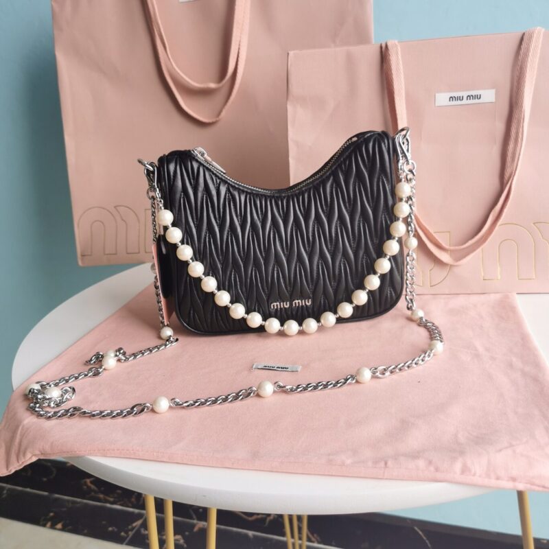 20210812_i1628751323_4441_0 Replica Miu Miu Matelassé Pearl Black