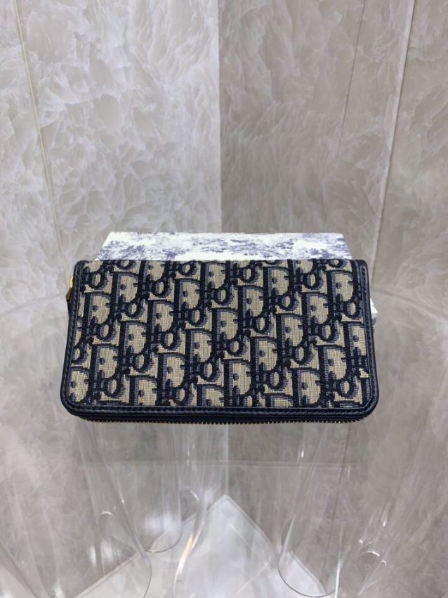 20220315_i1647302455_2680_1 Replica Dior Long Zipper Wallet - Image 2