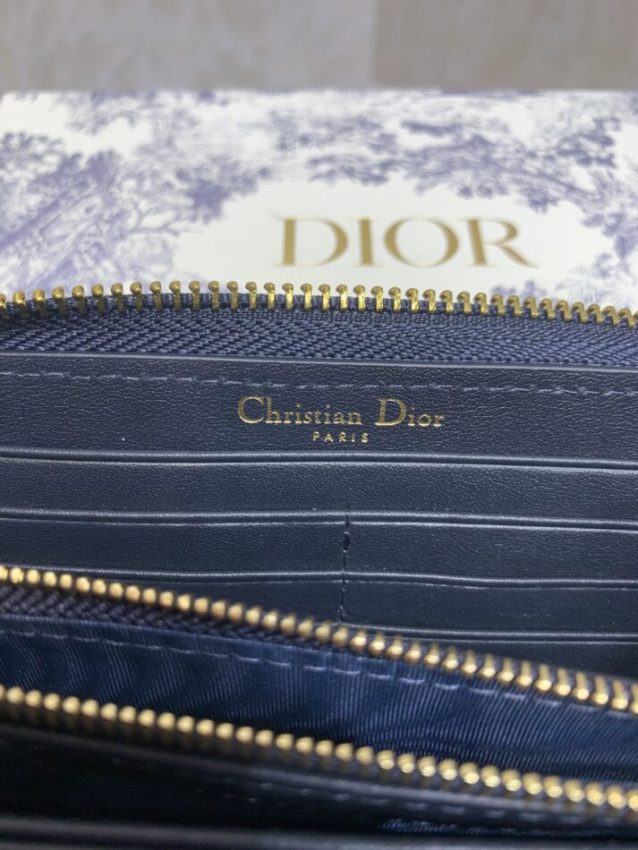 20220315_i1647302455_8592_7 Replica Dior Long Zipper Wallet - Image 4
