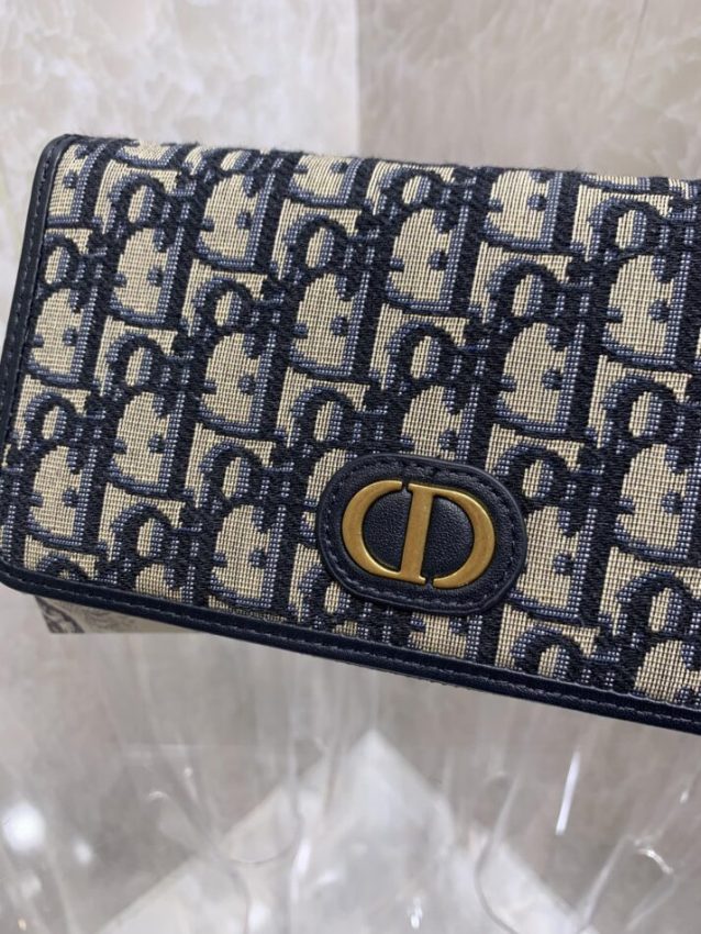 20220315_i1647302455_8857_4 Replica Dior Long Zipper Wallet - Image 5