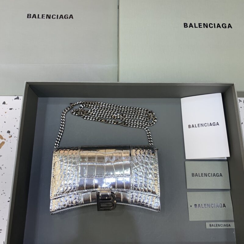 20220404_i1649040079_8292_0 Replica Balenciaga Hourglass On Chain Silver