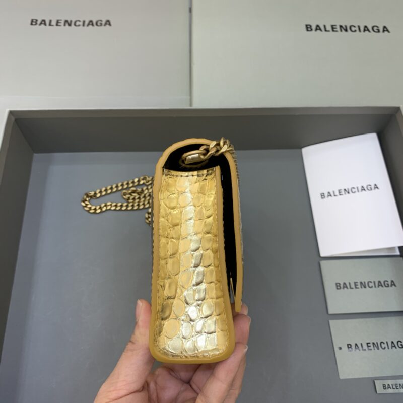 20220404_i1649040139_4649_2 Replica Balenciaga Hourglass On Chain Gold - Image 5