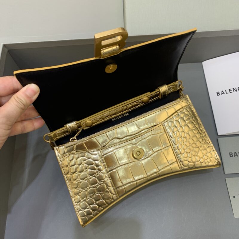 20220404_i1649040139_9993_5 Replica Balenciaga Hourglass On Chain Gold - Image 8