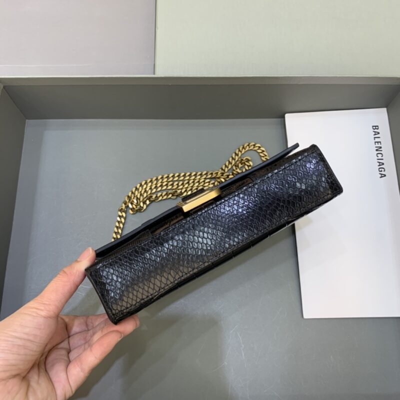 20220618_i1655520272_4734_4 Replica Balenciaga Hourglass On Chain Black - Image 4