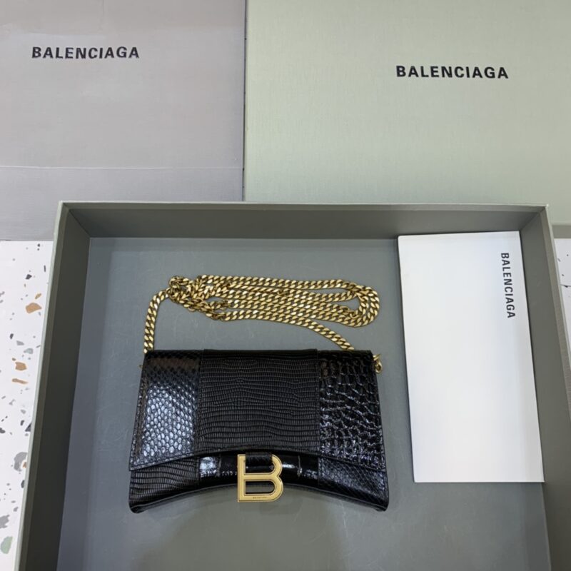 20220618_i1655520272_9423_0 Replica Balenciaga Hourglass On Chain Black