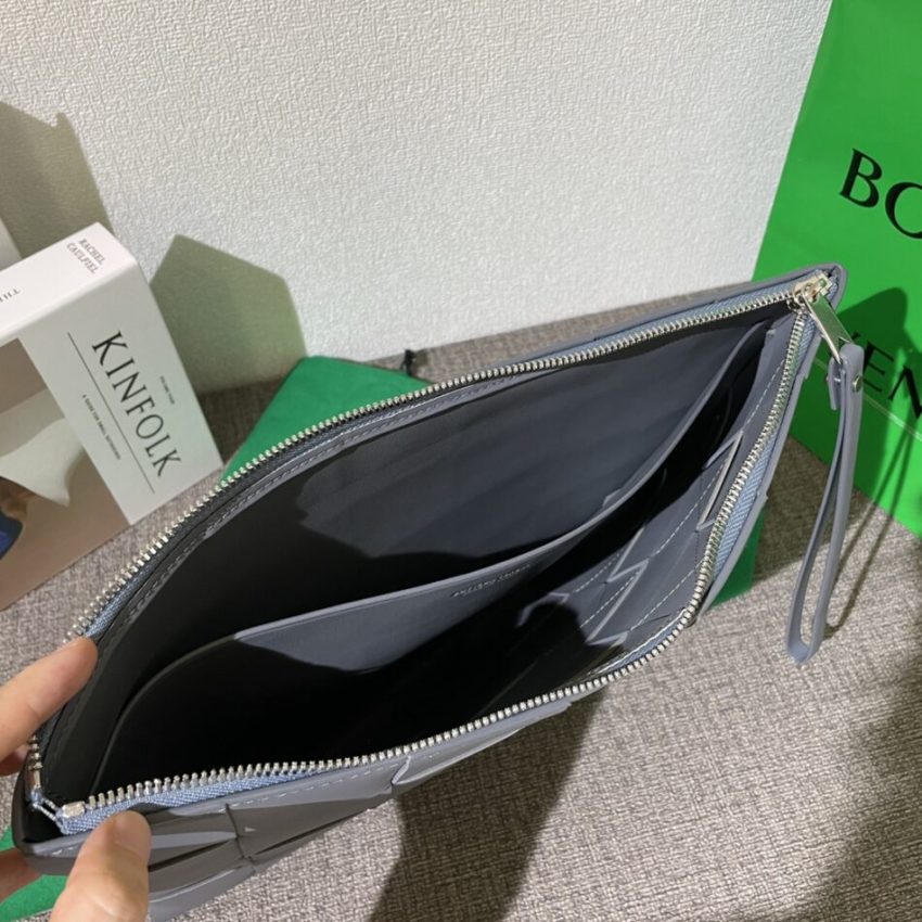 20220701_i1656665579_4325_8 Replica Bottega Veneta Cassette Clutch - Image 7