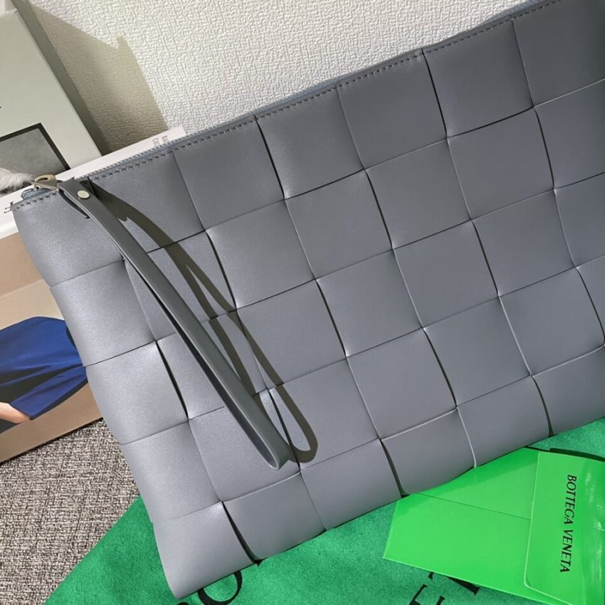 20220701_i1656665579_9670_1 Replica Bottega Veneta Cassette Clutch - Image 9