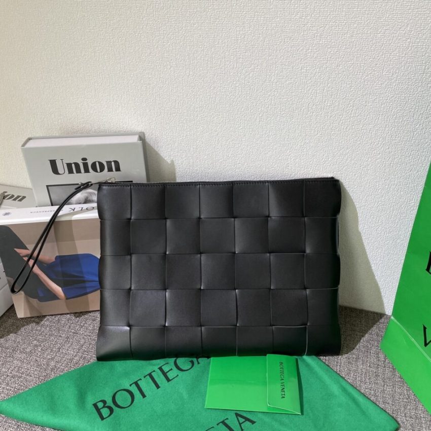 20220701_i1656665792_4810_0 Replica Bottega Veneta Cassette Clutch Black