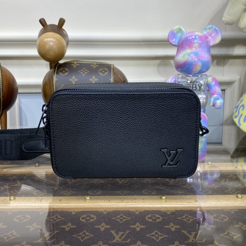 20221231_i1672486412_1490_0 Replica Louis Vuitton Alpha Messenger Black