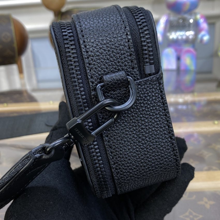 20221231_i1672486412_3317_2 Replica Louis Vuitton Alpha Messenger Black - Image 3