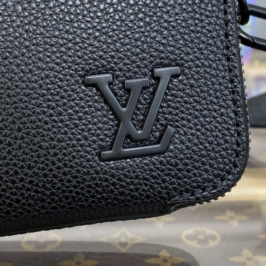20221231_i1672486412_3697_4 Replica Louis Vuitton Alpha Messenger Black - Image 5