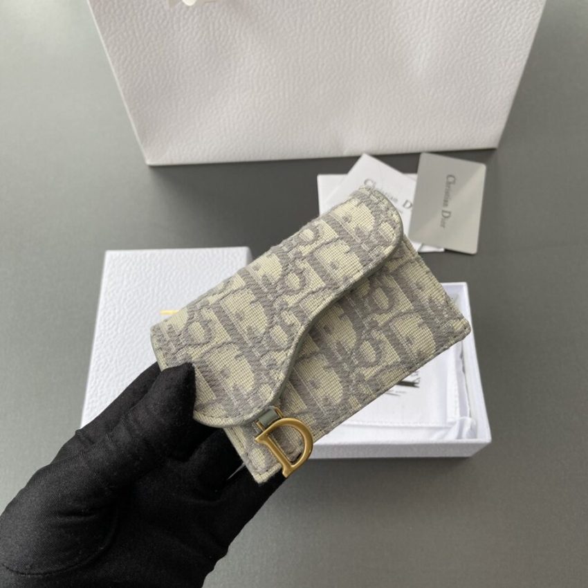 20230403_i1680520796_1168_6 Replica Dior Bloom Card Holder Beige - Image 2