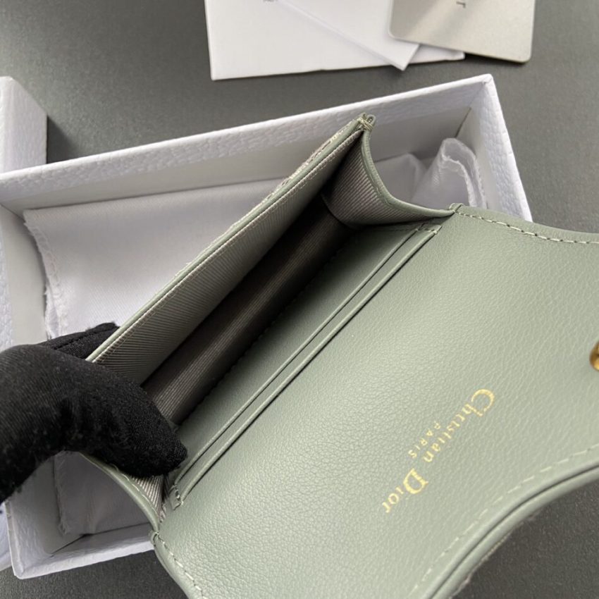 20230403_i1680520796_2359_8 Replica Dior Bloom Card Holder Beige - Image 4