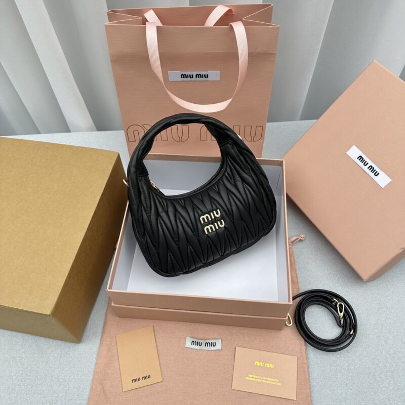 20230411_i1681186708_8885_0 Replica Miu Miu Wander Black