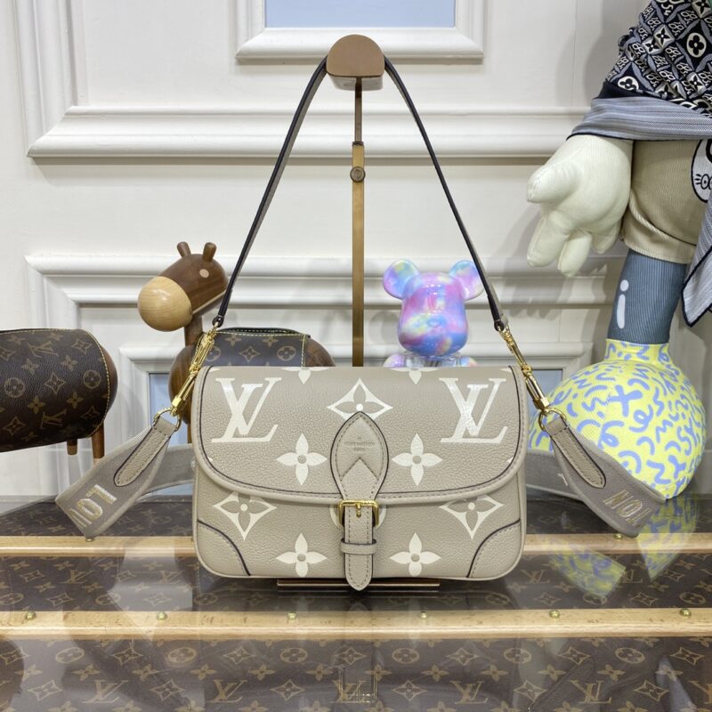 20230414_i1681465787_1295_0 Replica Louis Vuitton Nano Diane Satchel Beige
