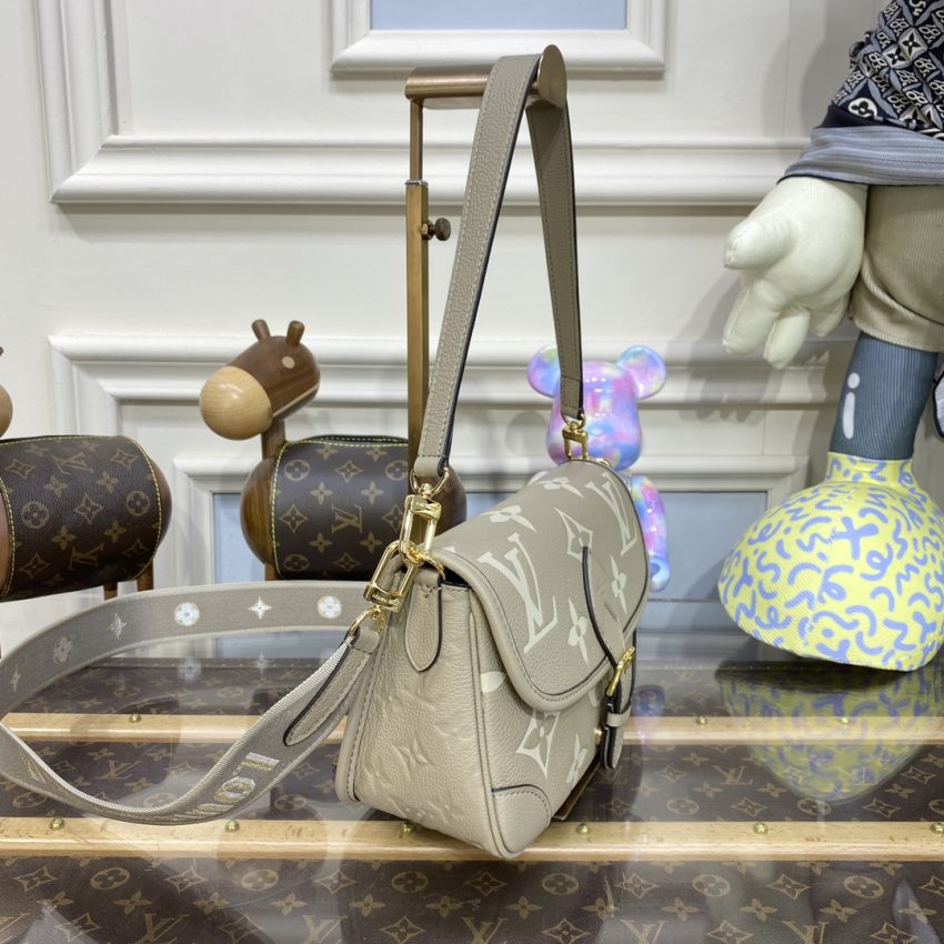 20230414_i1681465787_5518_2 Replica Louis Vuitton Nano Diane Satchel Beige - Image 4