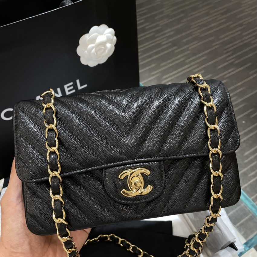 20230621_i1687325332_9837_4 Replica CHANEL Classic Flap V 20cm - Image 8