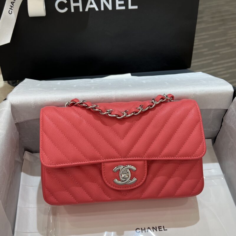 20230625_i1687672969_2575_2 Replica CHANEL Classic Flap V 20cm Red