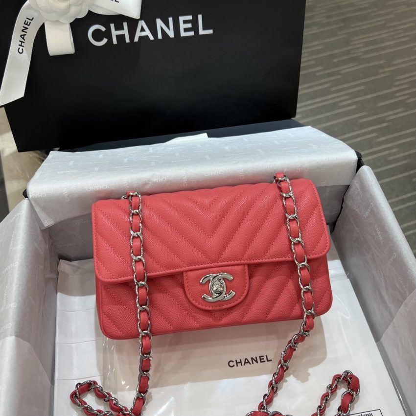 20230625_i1687672969_9830_0 Replica CHANEL Classic Flap V 20cm Red - Image 6