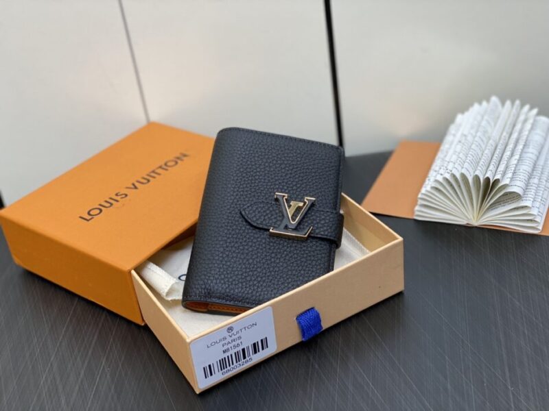 20230828_i1693154312_1157_0 Replica Louis Vuitton Vertical Compact Wallet Black
