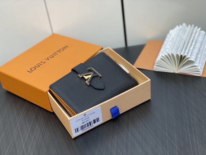 20230828_i1693154312_7124_1 Replica Louis Vuitton Vertical Compact Wallet Black - Image 7