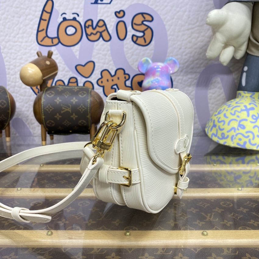 20231019_i1697716441_4558_2 Replica Louis Vuitton Saumur White - Image 5