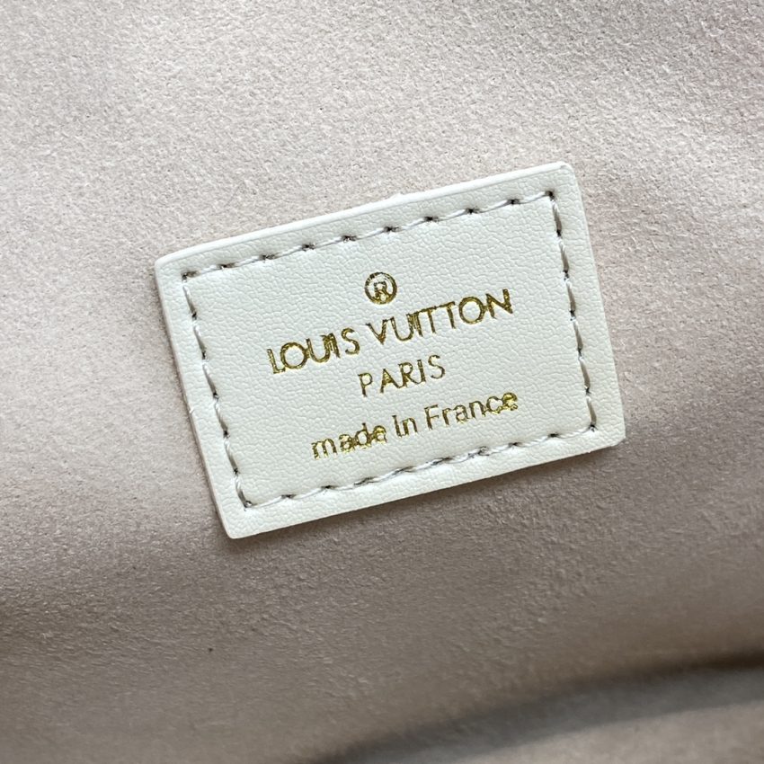20231019_i1697716441_4750_7 Replica Louis Vuitton Saumur White - Image 6