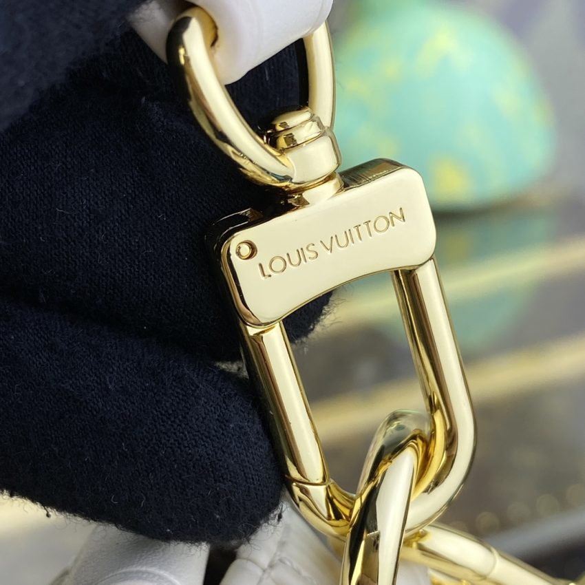 20231019_i1697716441_6976_6 Replica Louis Vuitton Saumur White - Image 7