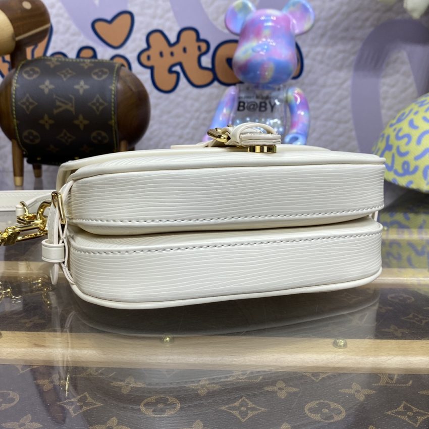 20231019_i1697716441_7339_3 Replica Louis Vuitton Saumur White - Image 8