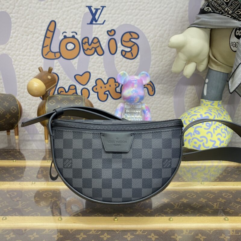 20231103_i1699018189_7355_0 Replica Louis Vuitton Moon Crossbody Black Grid