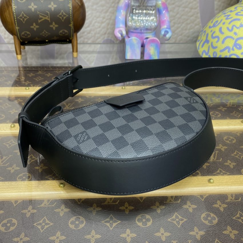 20231103_i1699018189_9090_3 Replica Louis Vuitton Moon Crossbody Black Grid - Image 9