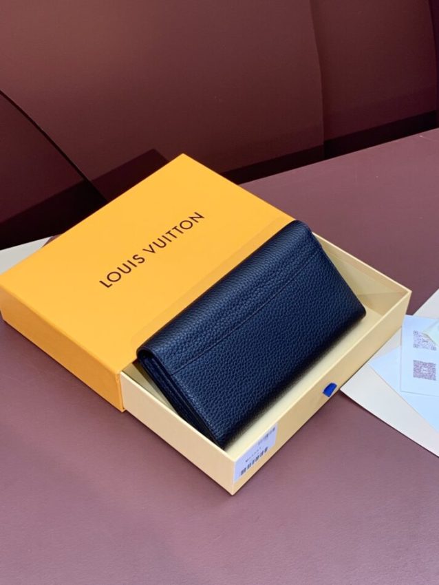 20240103_i1704253008_312_1 Replica Louis Vuitton Capucines Long Dark Blue - Image 2