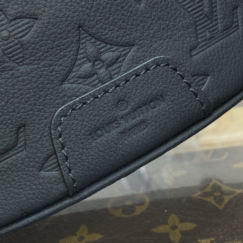 20240121_i1705840601_5015_4 Replica Louis Vuitton Bumbag Discovery Black Canvas - Image 5