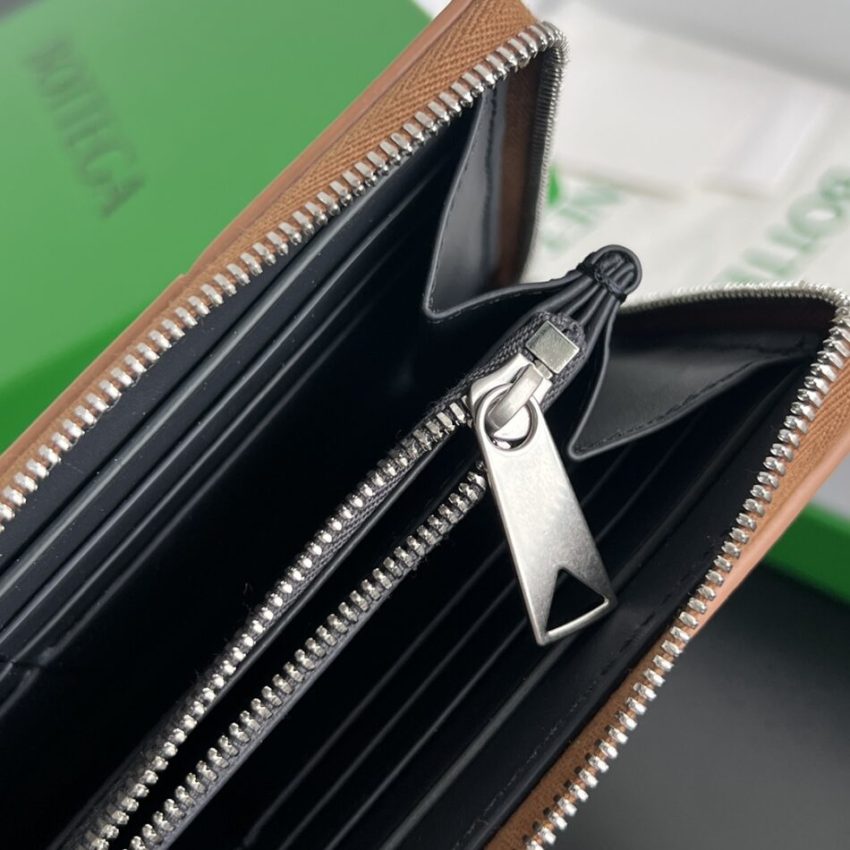 20240714_i1720932926_436_5 Replica Bottega Veneta Cassette Zip Wallet - Image 2