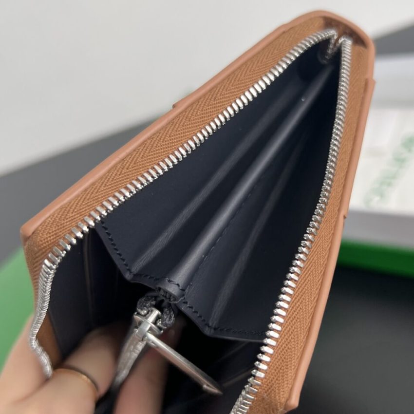 20240714_i1720932926_9452_7 Replica Bottega Veneta Cassette Zip Wallet - Image 9