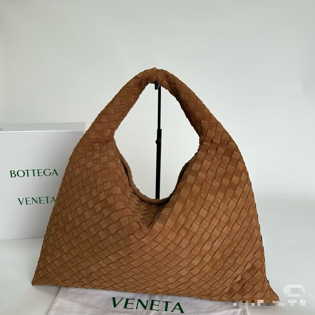 7ec596e6a38eaec5f8e4435f4baf6887 Replica Bottega Veneta Hop Deer skin pattern
