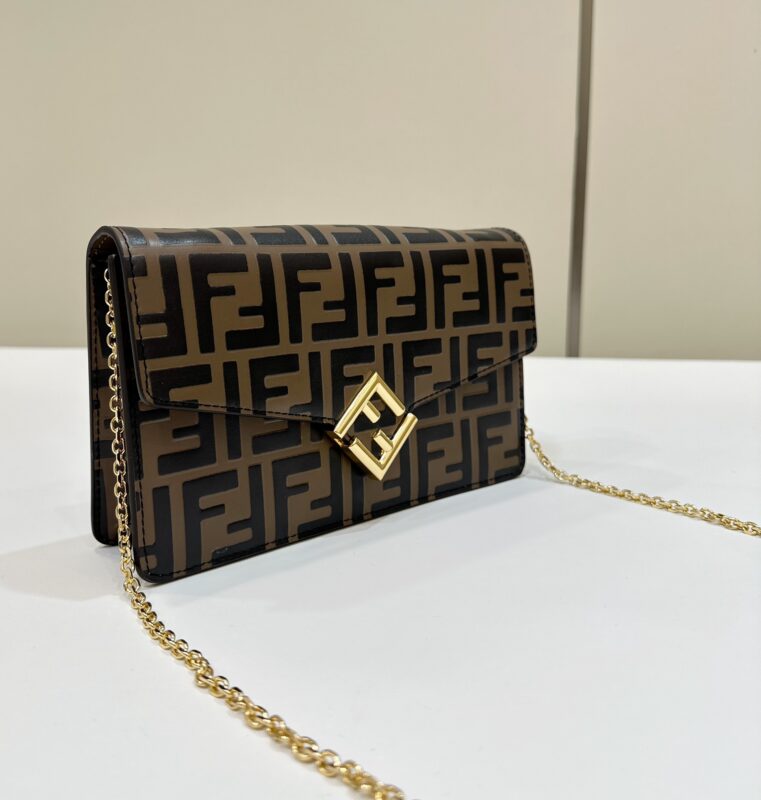 a3-60 Replica Fendi Baguette Wallet on Chain - Image 3