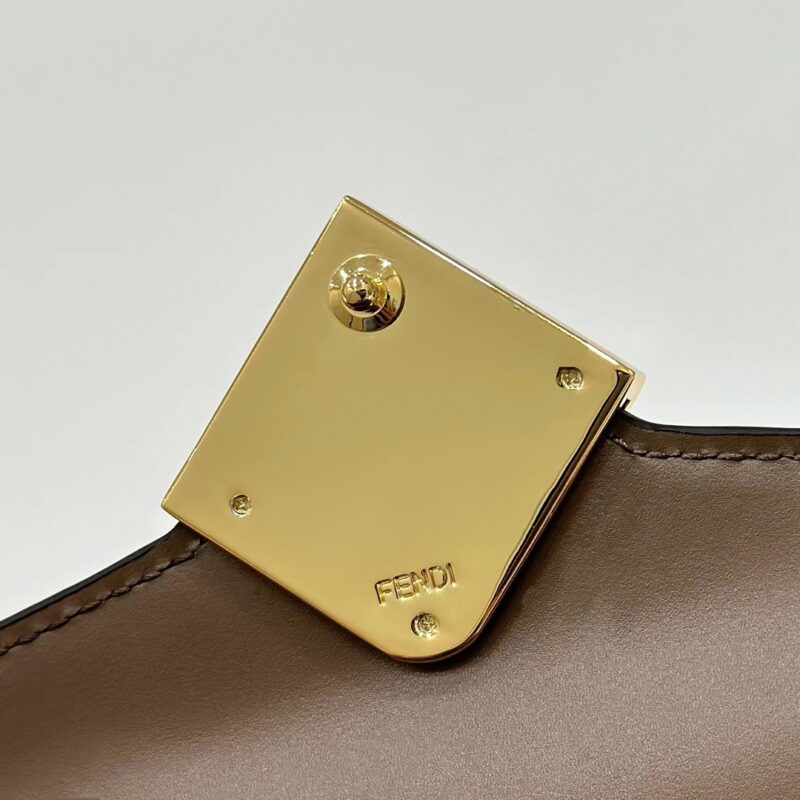 a7-59 Replica Fendi Baguette Wallet on Chain - Image 7