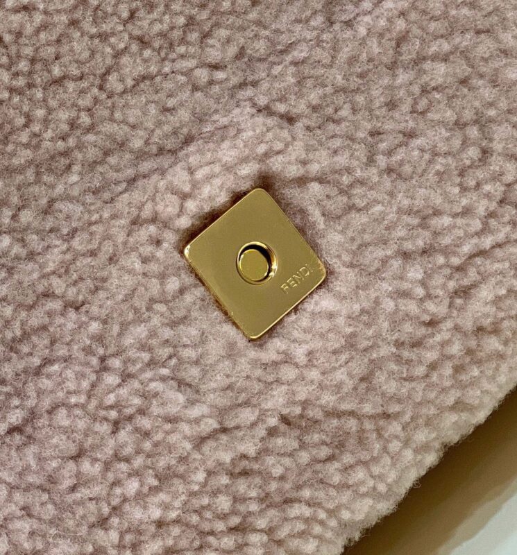 a8-1-30 Replica Fendi Baguette Pink Wool - Image 8
