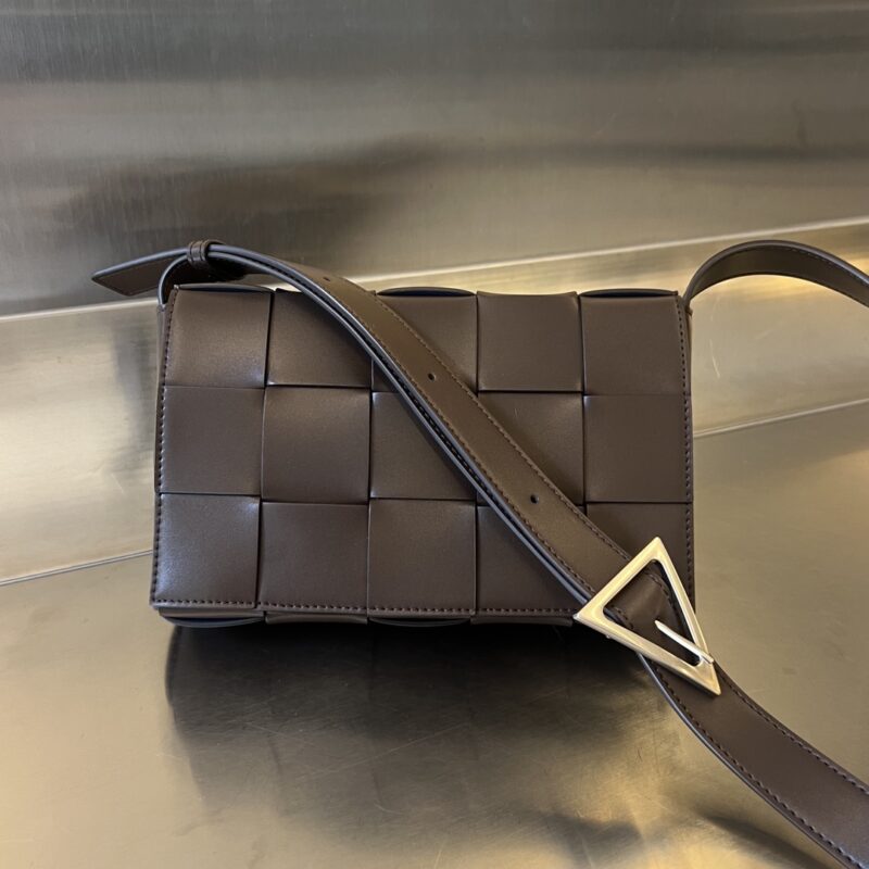 aa1-2-3 Replica Bottega Veneta Cassette 2.0 Dark Brown