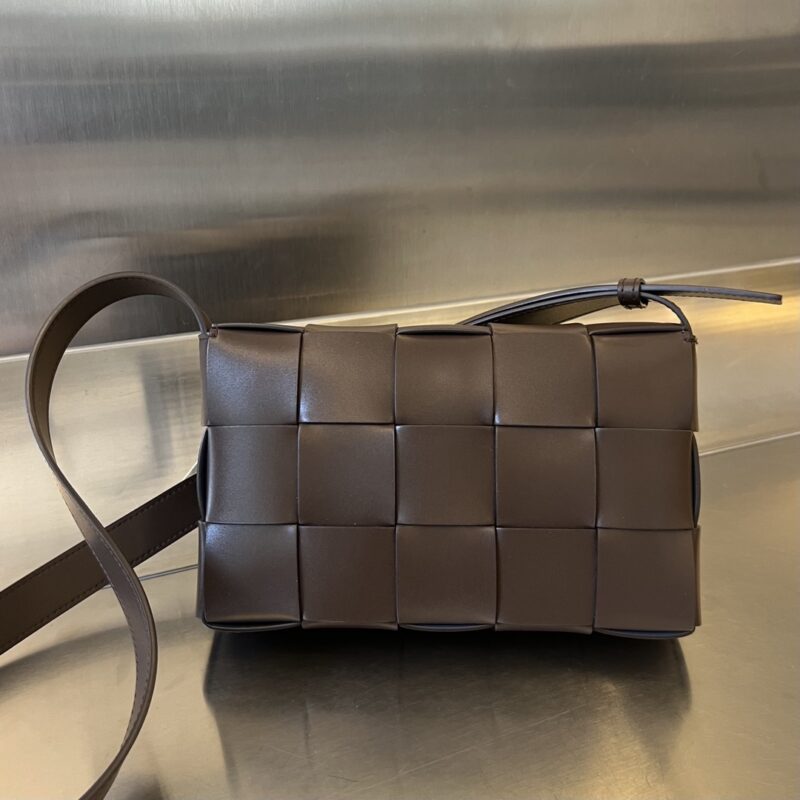 aa2-2-2 Replica Bottega Veneta Cassette 2.0 Dark Brown - Image 2