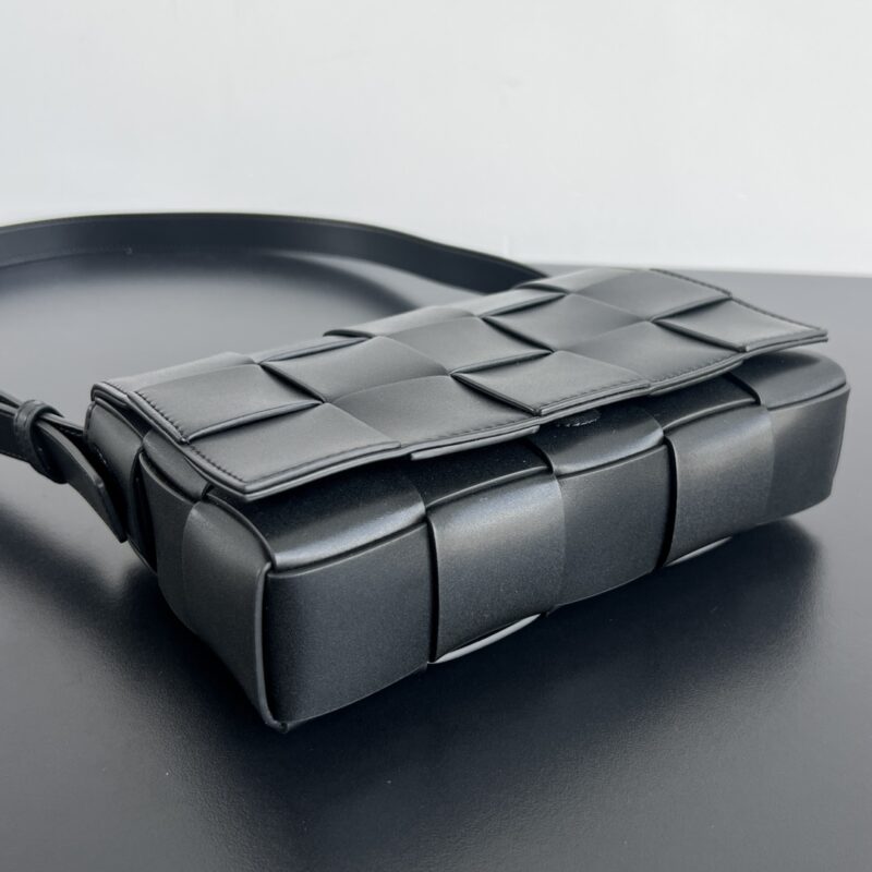 aa4-25 Replica Bottega Veneta Cassette 2.0 Black - Image 4