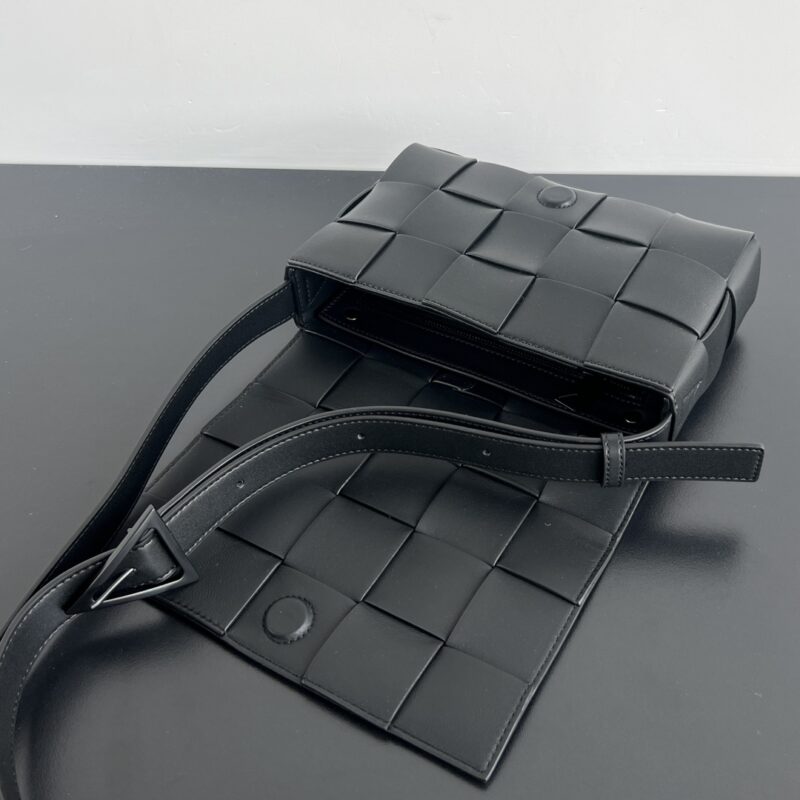 aa6-25 Replica Bottega Veneta Cassette 2.0 Black - Image 6