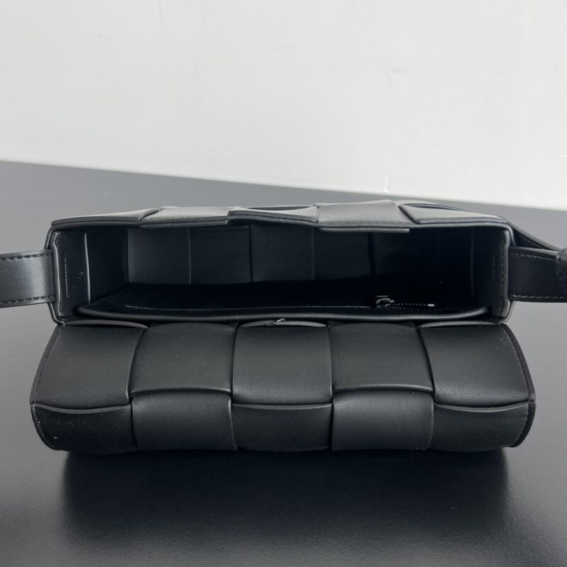 aa7-23 Replica Bottega Veneta Cassette 2.0 Black - Image 7