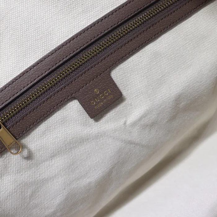 ba3e80e015bab5b6 Replica GUCCI SAVOY MEDIUM DUFFLE BAG - Image 8