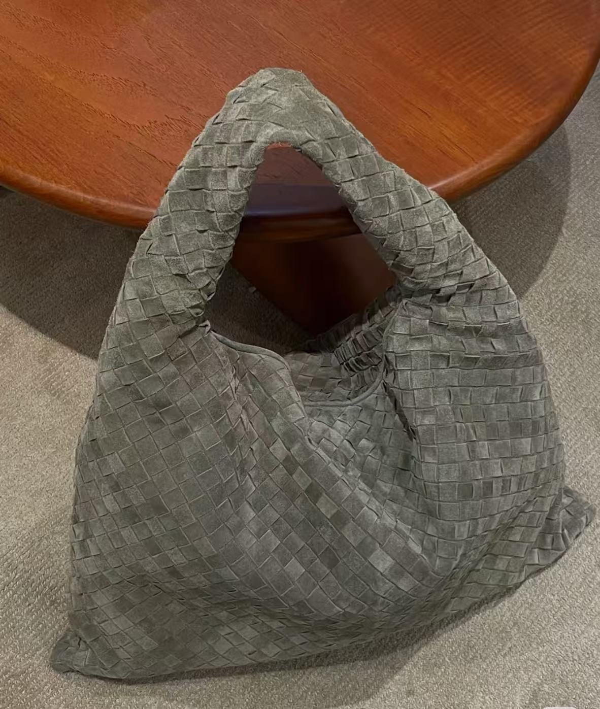 dd54f9d846499d2619e6065dae40cdff Replica Bottega Veneta Hop Deer skin pattern - Image 6