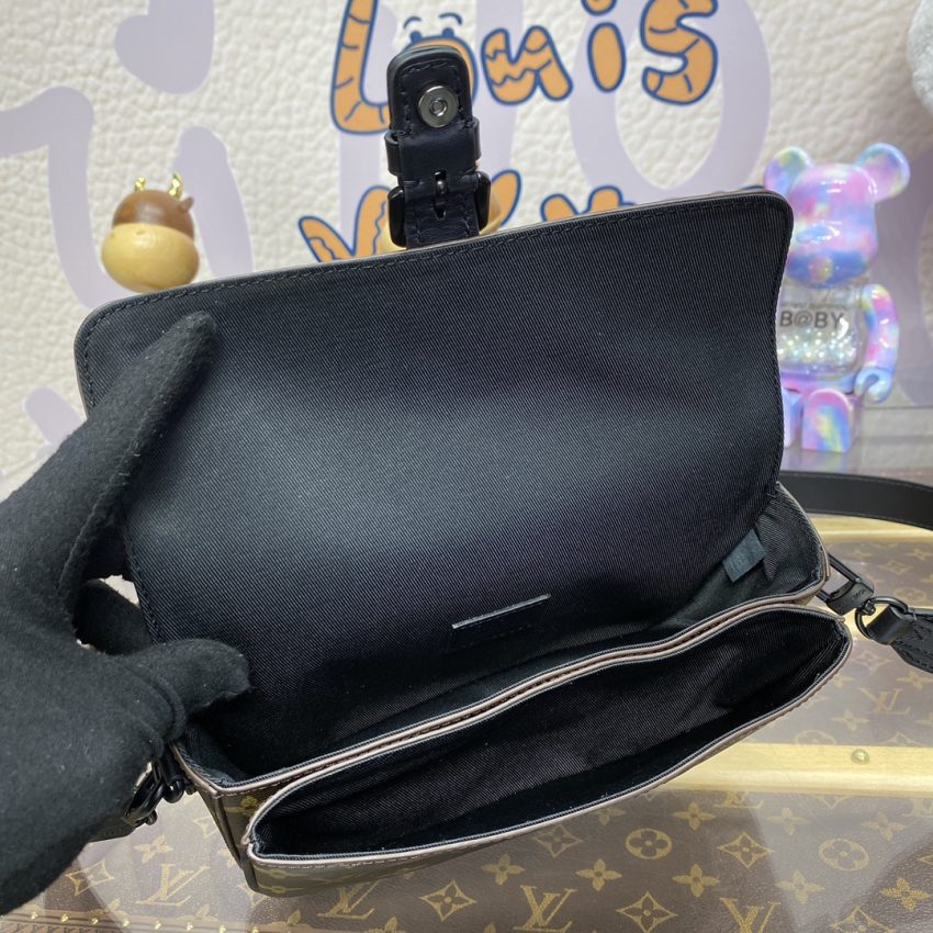 img_1698de7a_20240521_i1716298078_1019_0 Replica Louis Vuitton Montsouris Wearable Wallet - Image 2